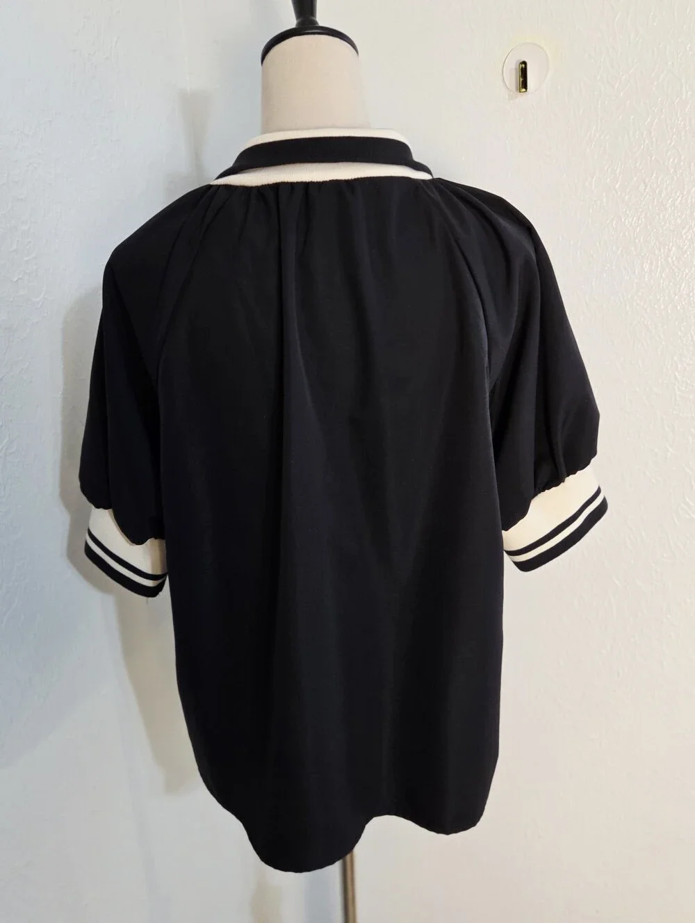 Black & Beige Pippa Blouse, Short Puff Sleeve Zip-Front with Pull Tie Size Large